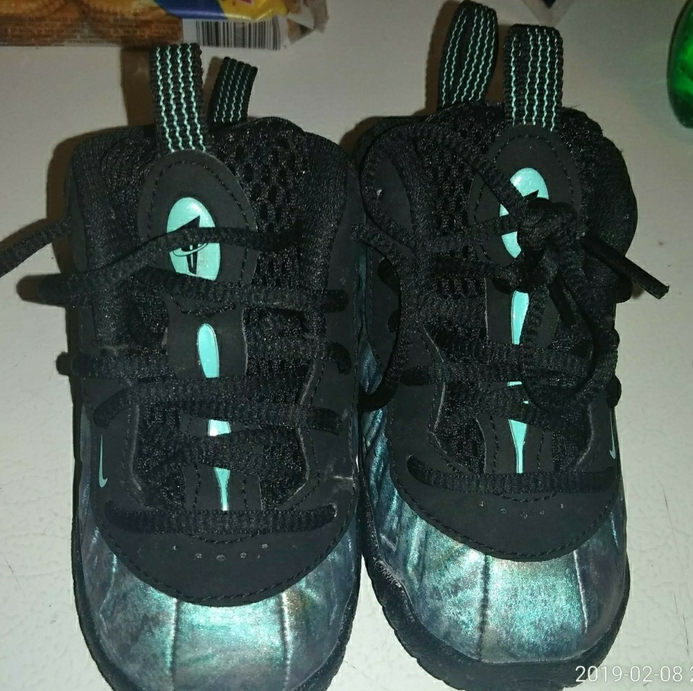 Nike Lil posits